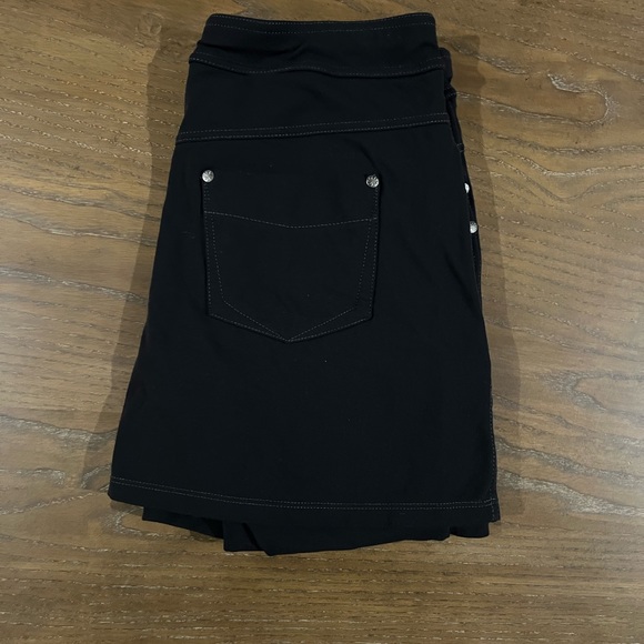 Athleta Bettona 2 In 1 Medium   Skirt Capri Crop Black Leggings Cargo Pockets - Picture 10 of 10